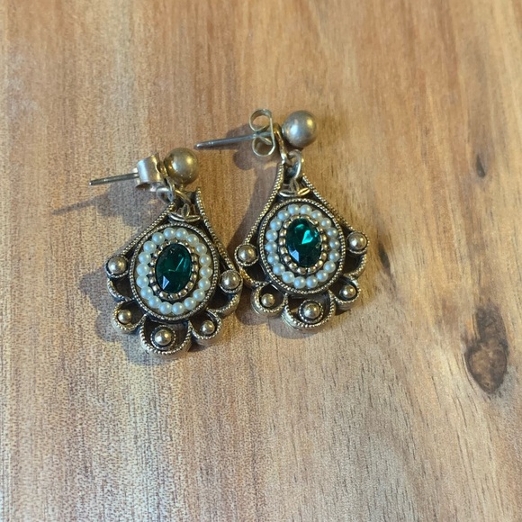 Avon Jewelry - AVON drop earrings. Green & pearl.